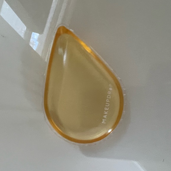 MAKEUPDROP Silicone Beauty Applicator - Picture 3 of 4